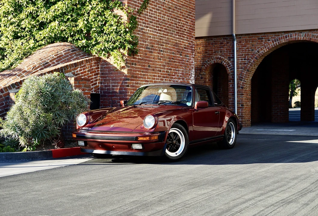 1986 Porsche 911 Carrera 3.2 - Image 10 of 31