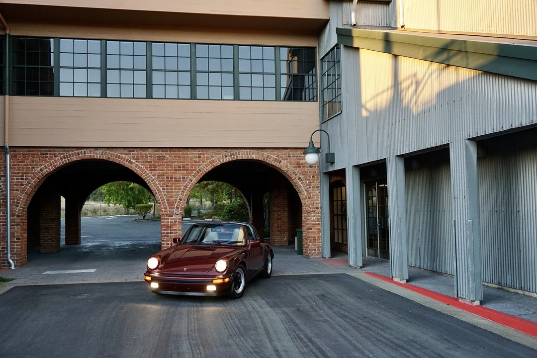 1986 Porsche 911 Carrera 3.2 - Image 18 of 31