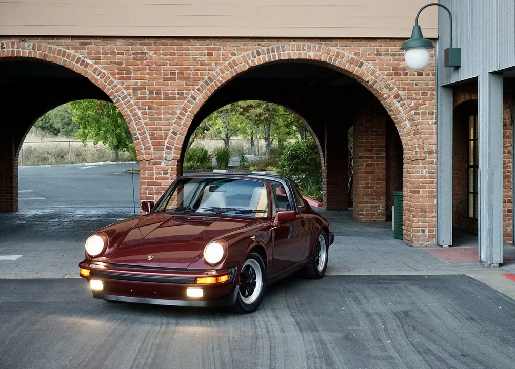 1986 Porsche 911 Carrera 3.2 - Image 12 of 31