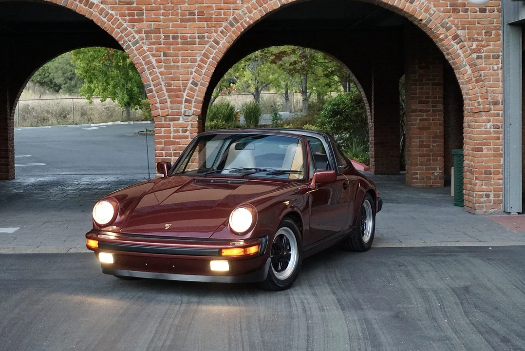 1986 Porsche 911 Carrera 3.2 - Image 6 of 31