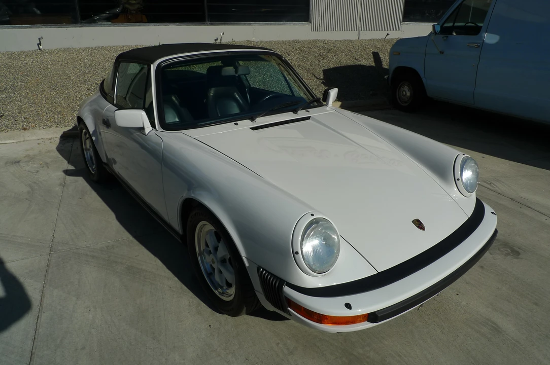 1986 Porsche 911 Carrera 3.2 - Image 25 of 31