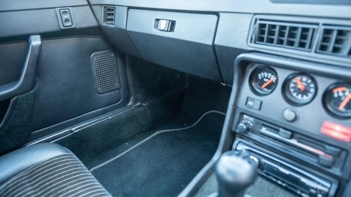 1986 Porsche 924 S - Image 26 of 30