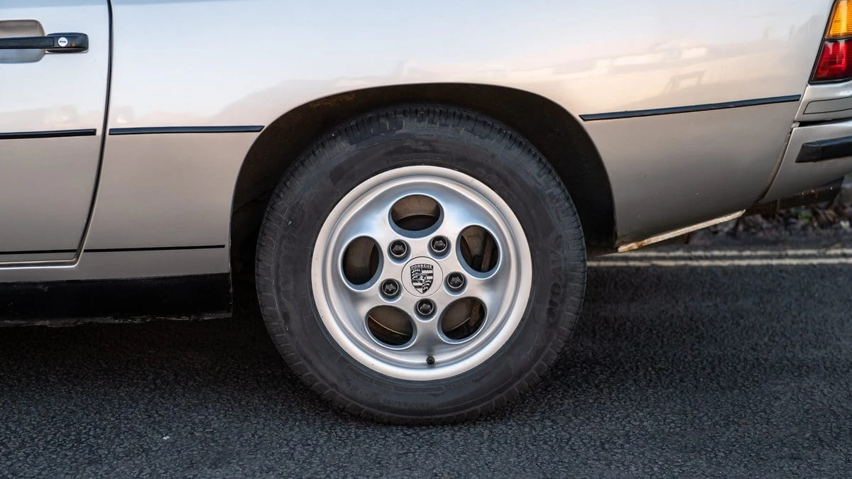 1986 Porsche 924 S - Image 11 of 30