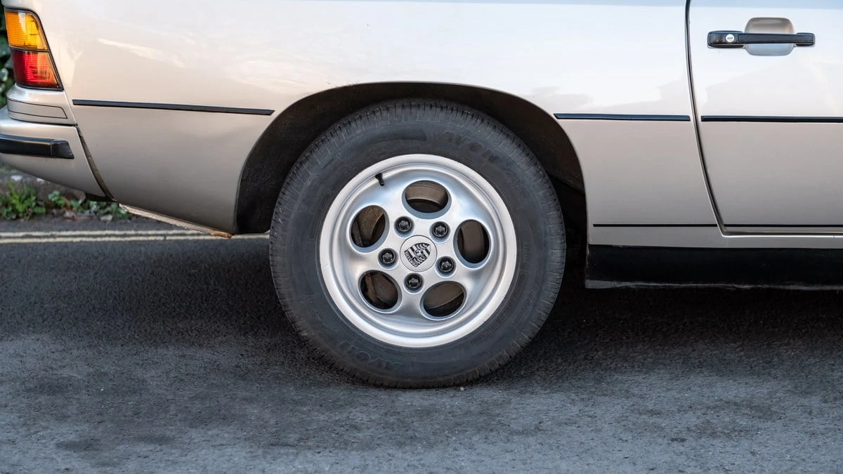 1986 Porsche 924 S - Image 9 of 30