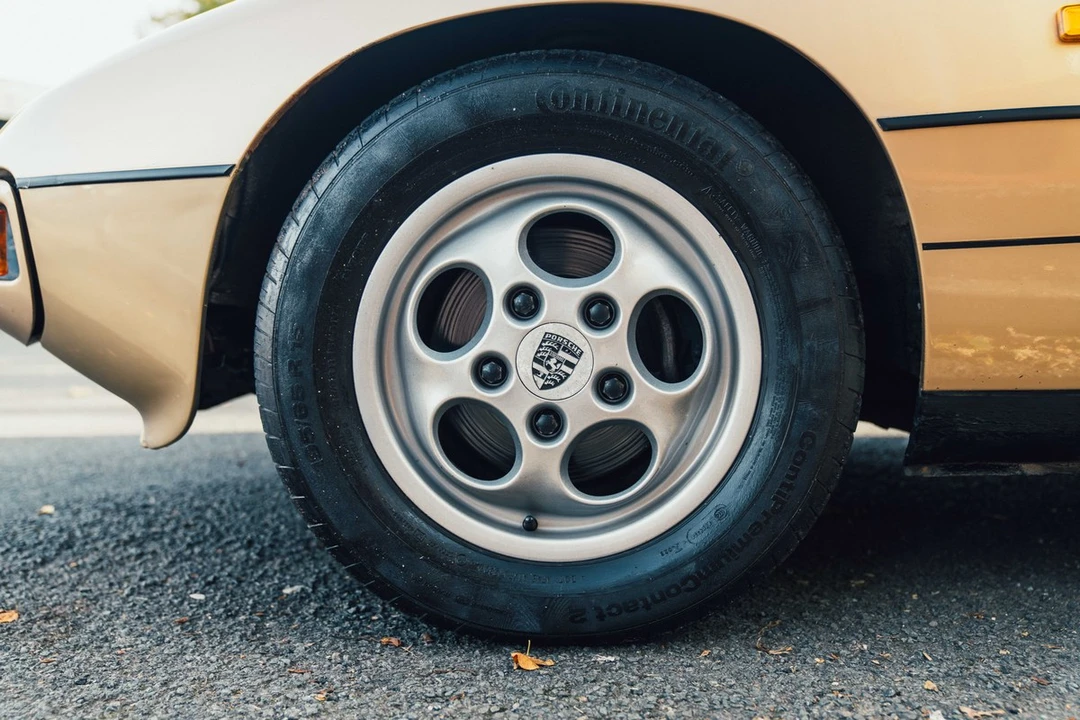 1986 Porsche 924 S - Image 11 of 30