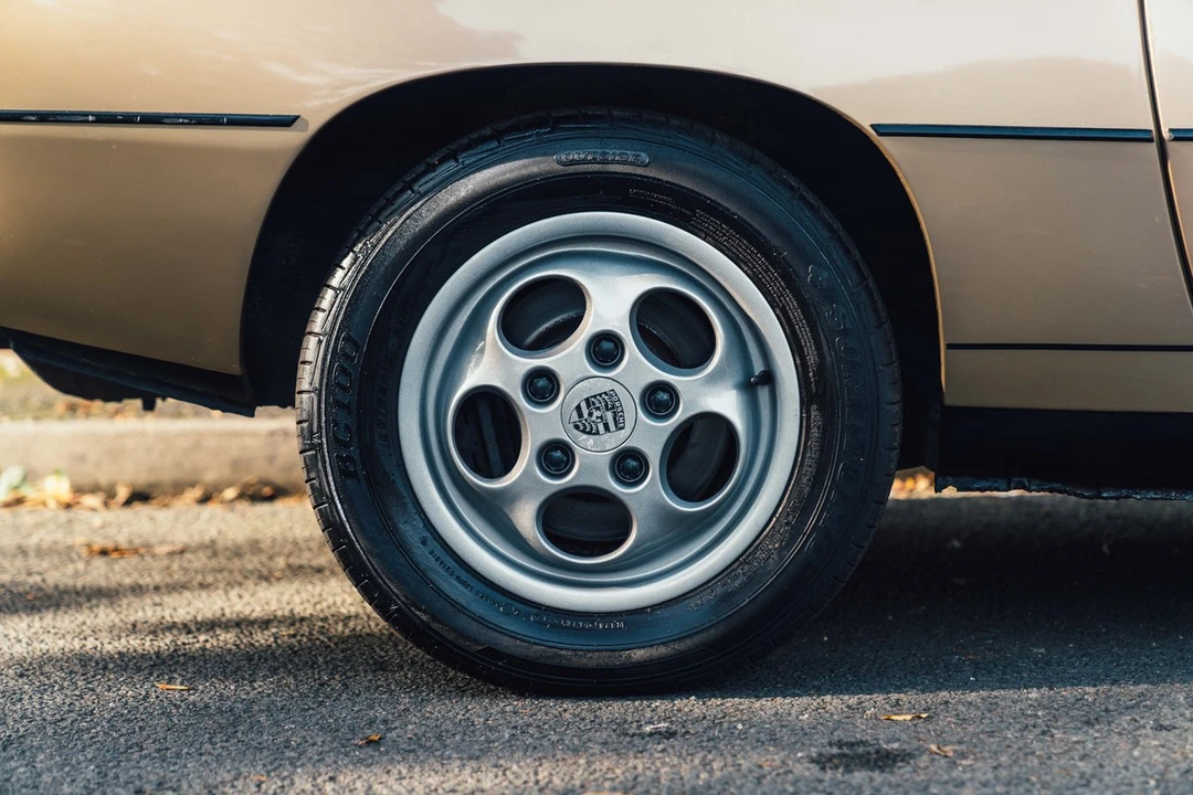 1986 Porsche 924 S - Image 9 of 30