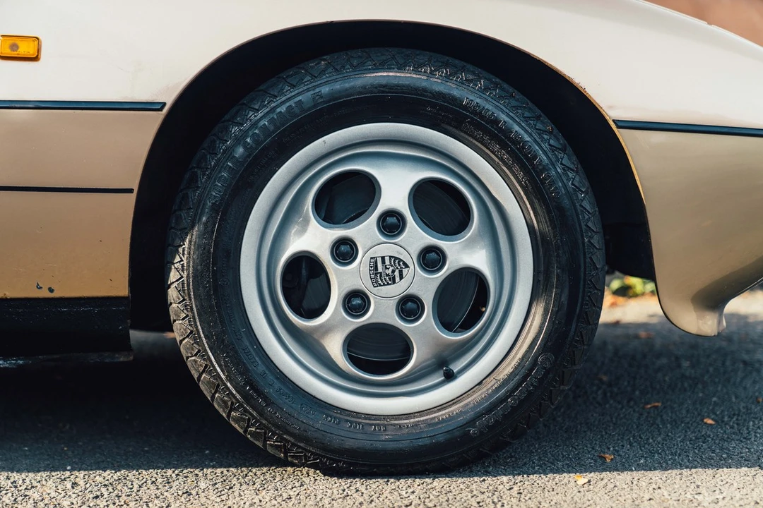 1986 Porsche 924 S - Image 10 of 30