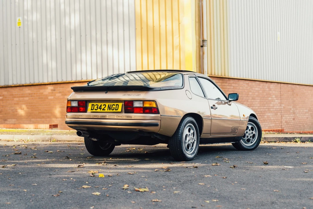 1986 Porsche 924 S - Image 8 of 30