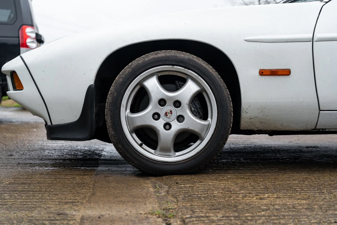 1986 Porsche 928 S - Image 11 of 30