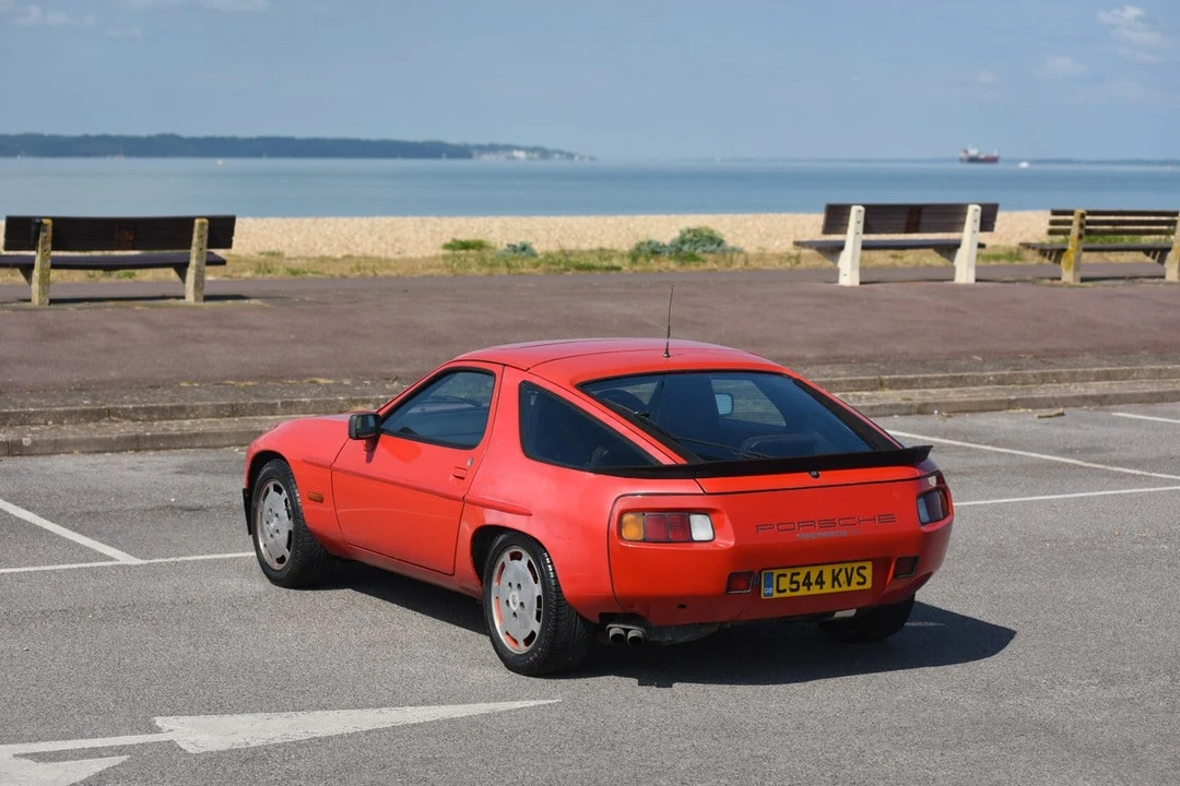 1986 Porsche 928 S - Image 12 of 30