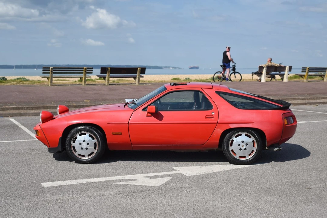 1986 Porsche 928 S - Image 10 of 30