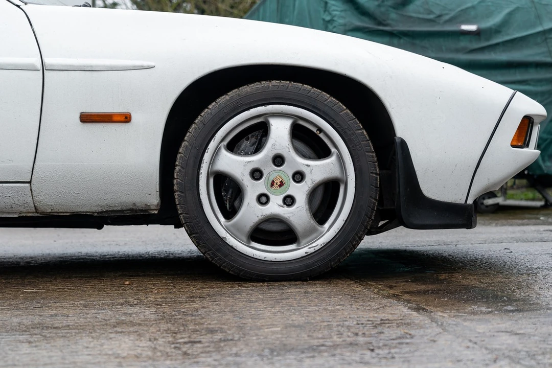 1986 Porsche 928 S - Image 14 of 30