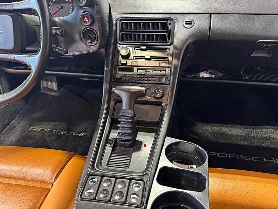 1986 Porsche 928 S - Image 12 of 20