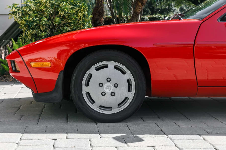 1986 Porsche 928 S - Image 12 of 22