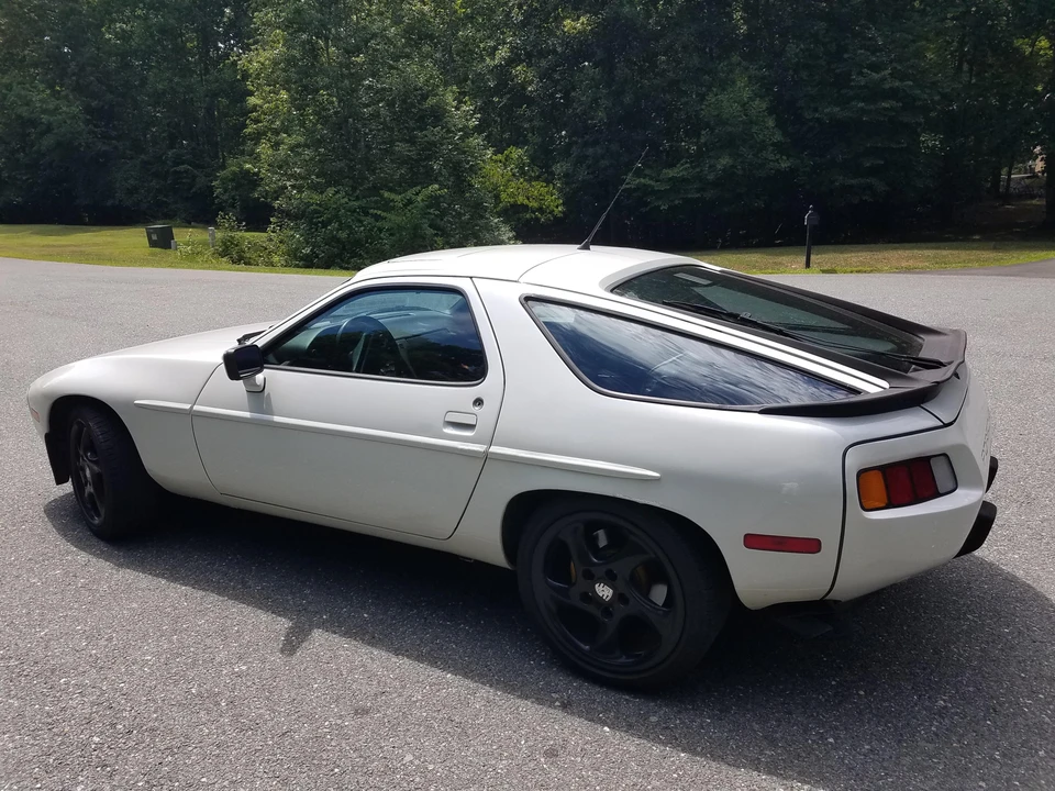 1986 Porsche 928 S - Image 9 of 31