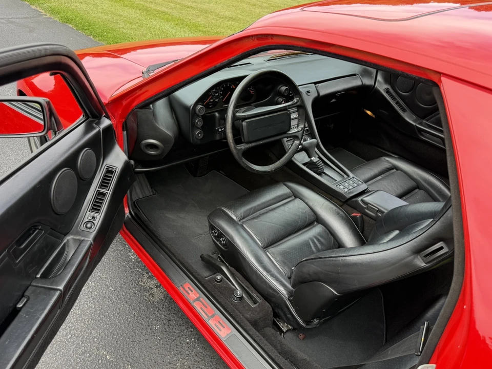 1986 Porsche 928 S - Image 2 of 31