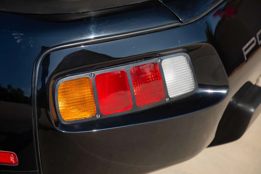 1986 Porsche 928 S - Image 8 of 25
