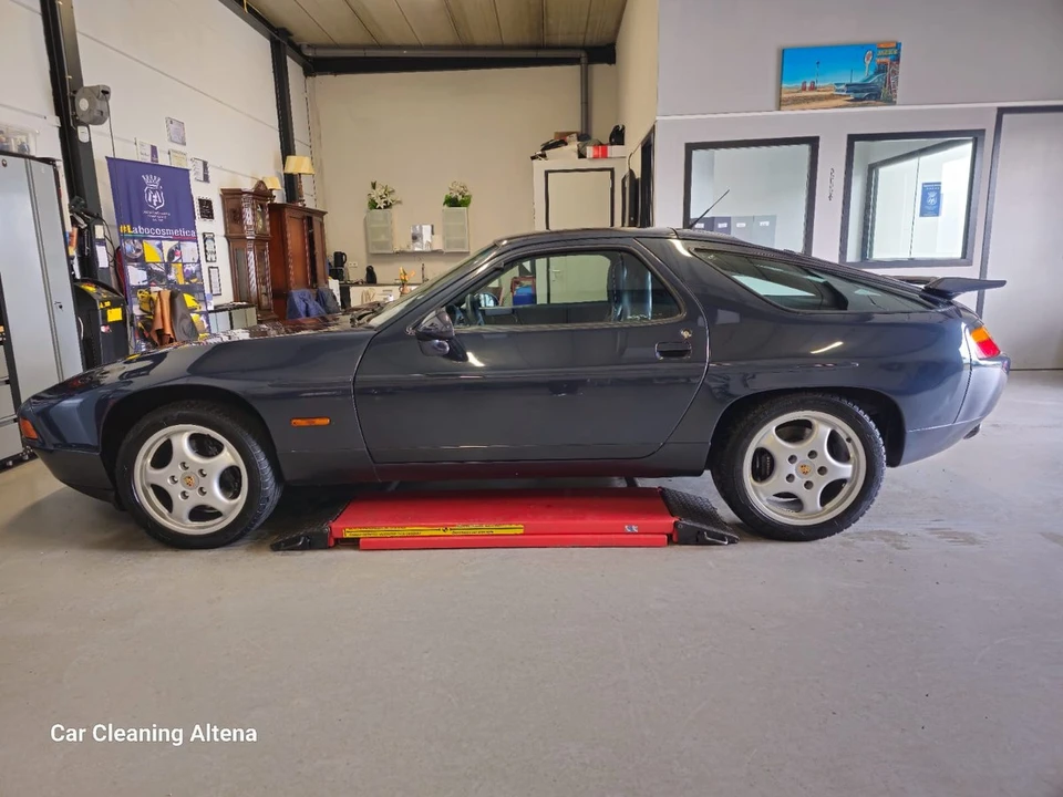 1986 Porsche 928 S - Image 8 of 30