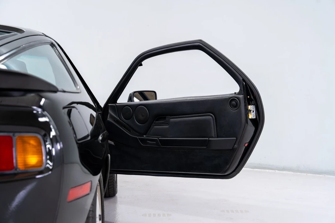 1986 Porsche 928 S - Image 11 of 31