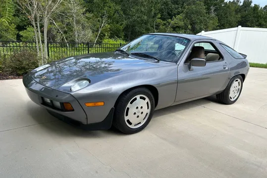 1986 Porsche 928S Auto