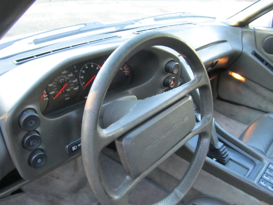 1986 Porsche 928 S - Image 25 of 31