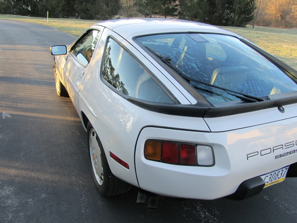1986 Porsche 928 S - Image 13 of 31