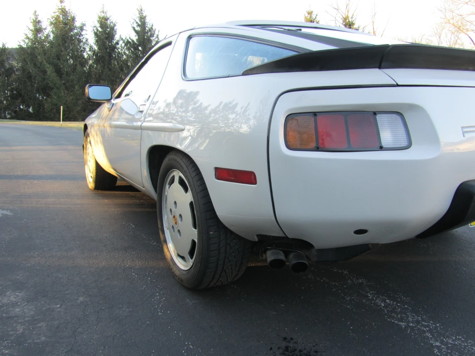 1986 Porsche 928 S - Image 14 of 31