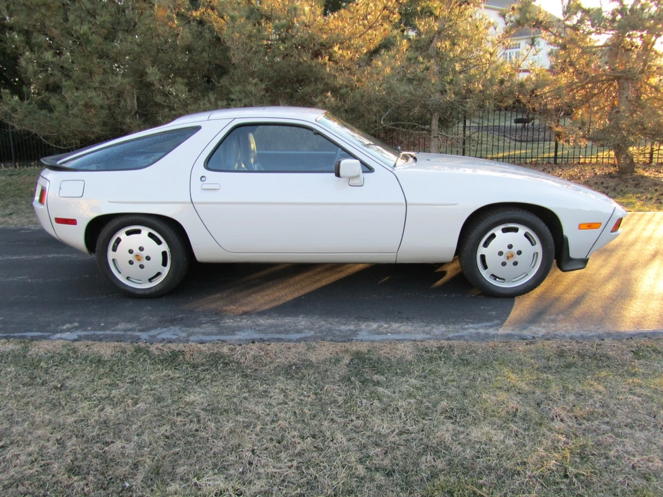 1986 Porsche 928 S - Image 3 of 31