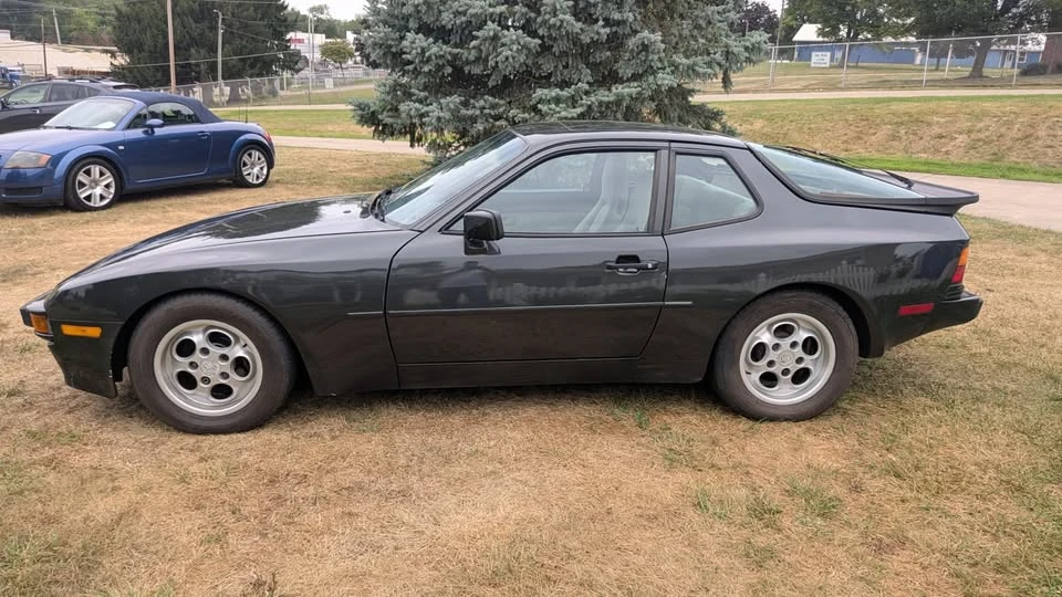1986 Porsche 944 - Image 2 of 4