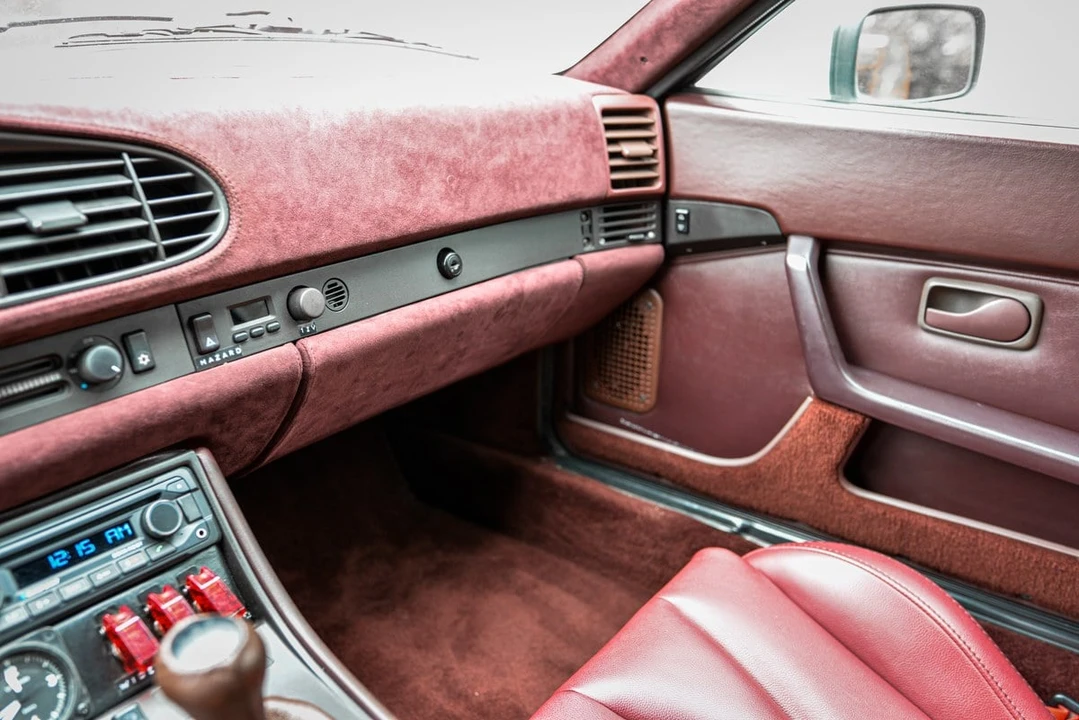 1986 Porsche 944 - Image 9 of 30