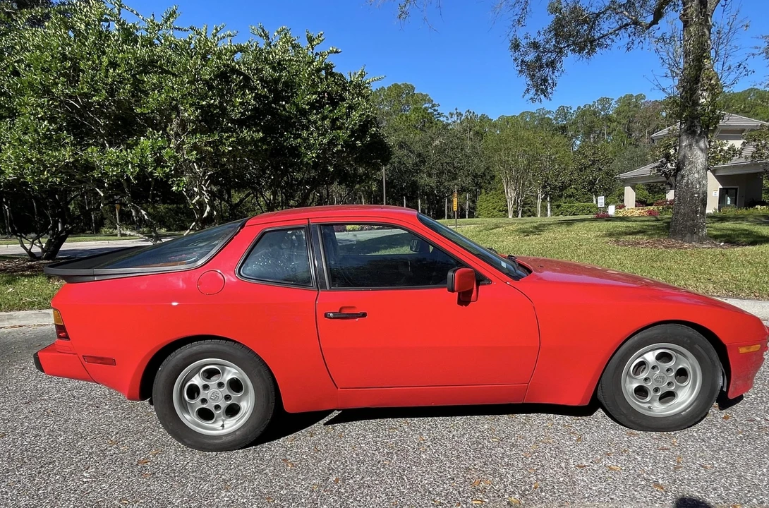 1986 Porsche 944 - Image 10 of 31