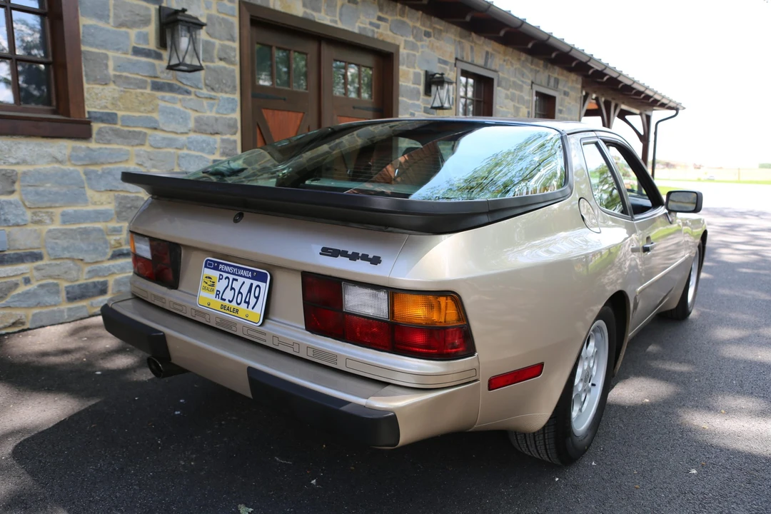 1986 Porsche 944 - Image 19 of 31