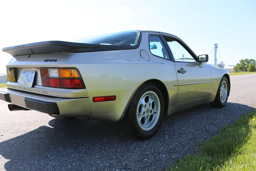 1986 Porsche 944 - Image 14 of 31