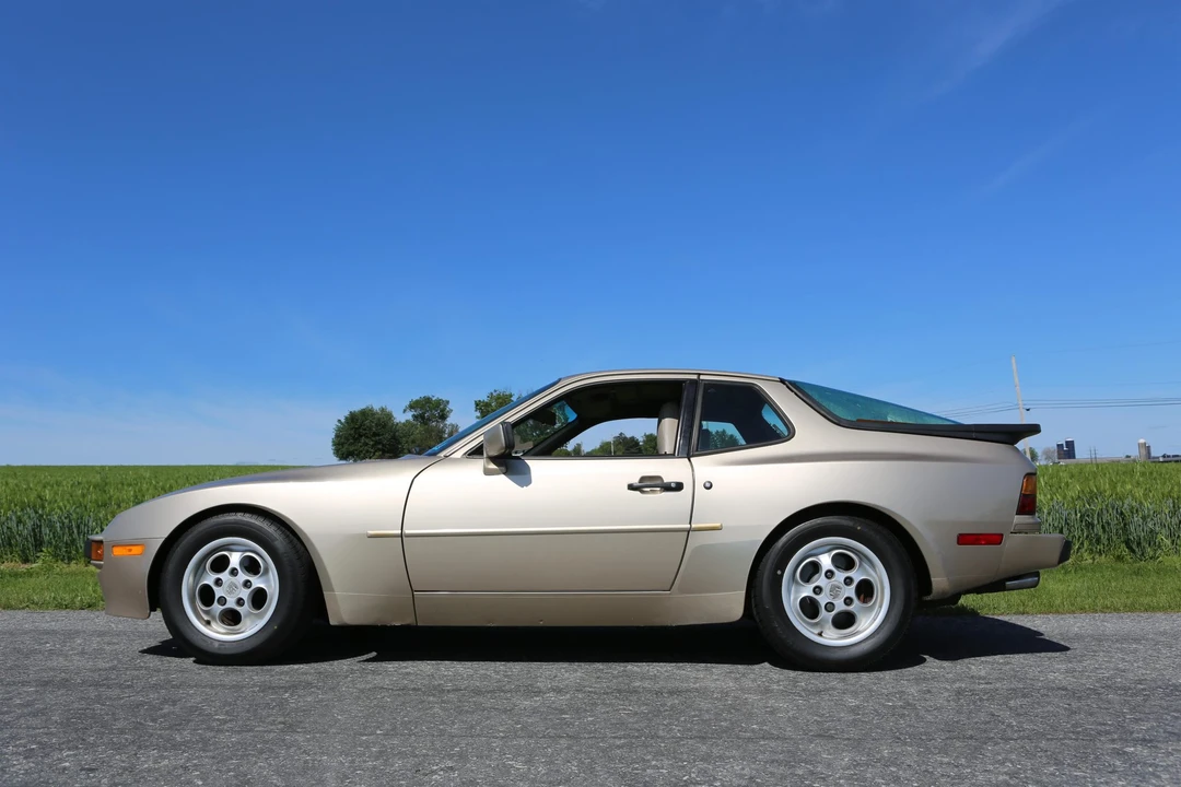 1986 Porsche 944 - Image 10 of 31