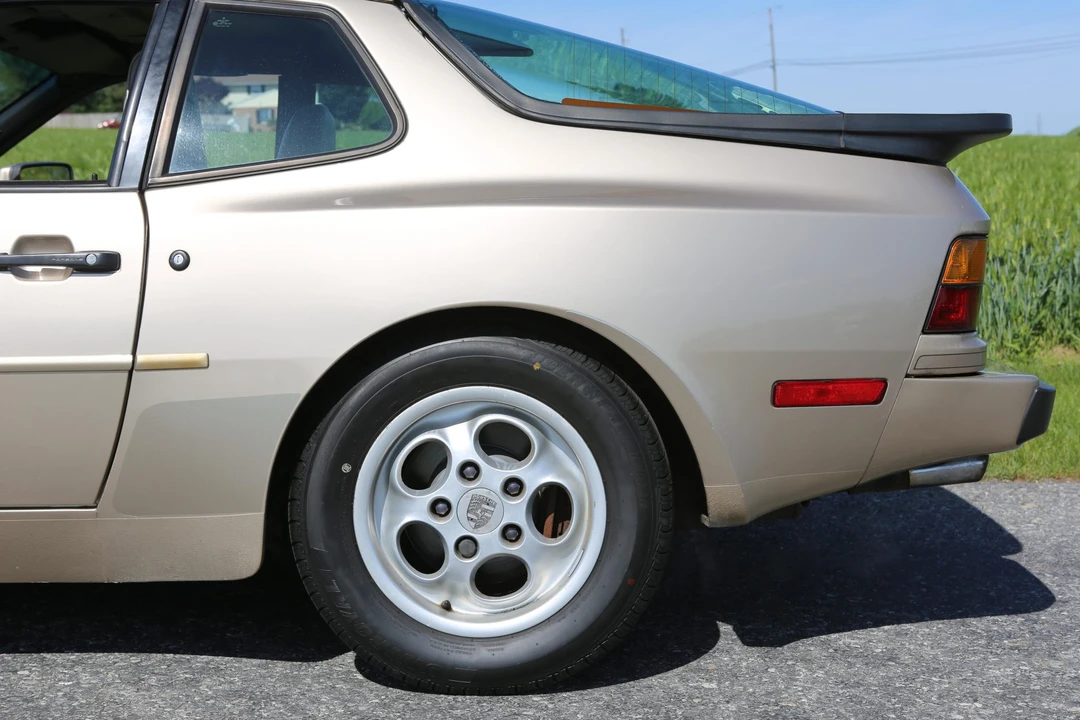 1986 Porsche 944 - Image 24 of 31