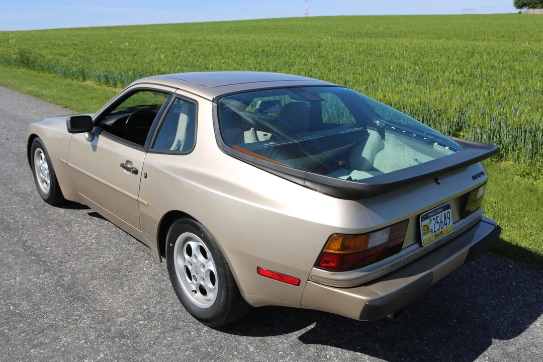 1986 Porsche 944 - Image 11 of 31