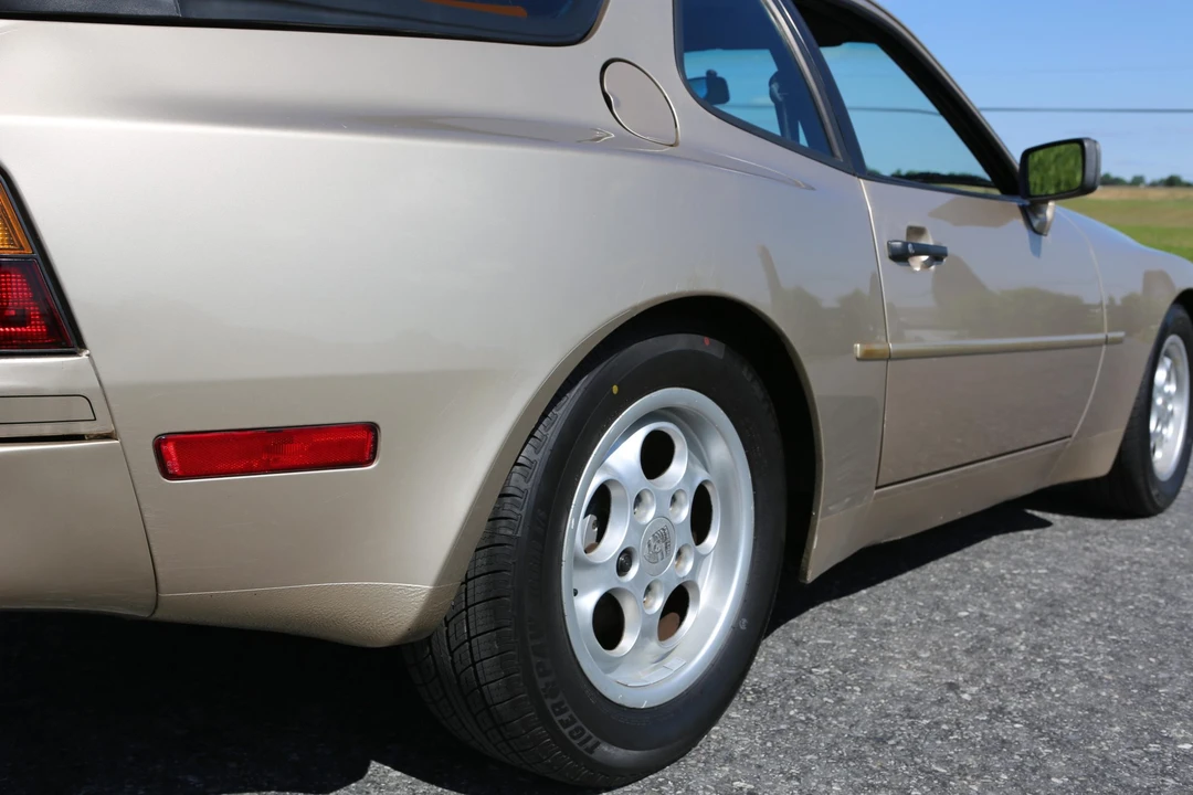 1986 Porsche 944 - Image 27 of 31