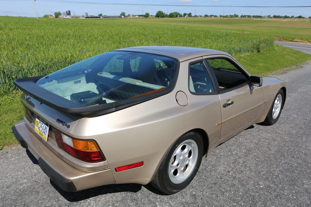 1986 Porsche 944 - Image 15 of 31