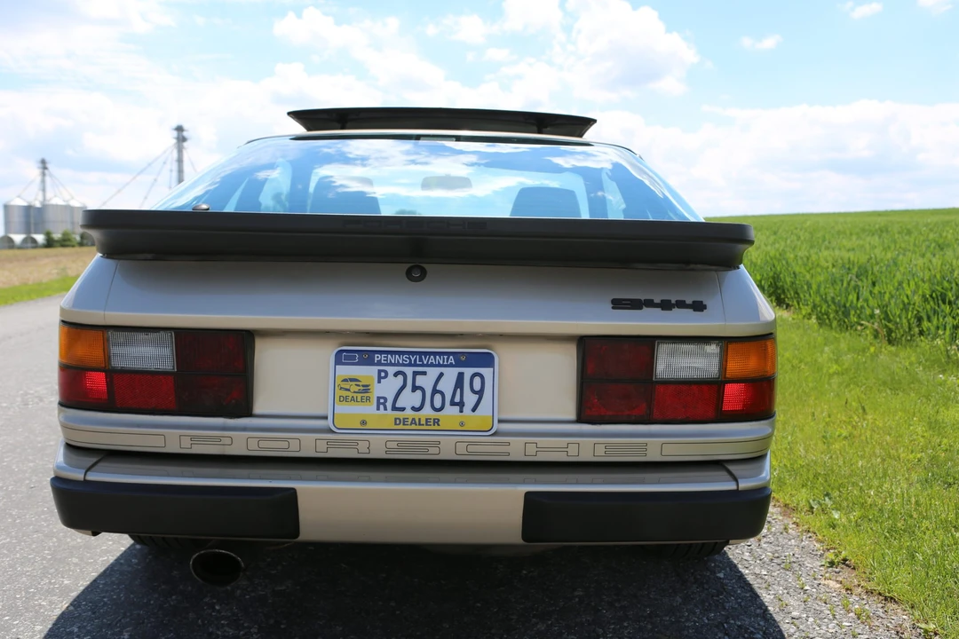 1986 Porsche 944 - Image 13 of 31