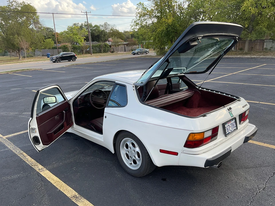 1986 Porsche 944 - Image 13 of 31