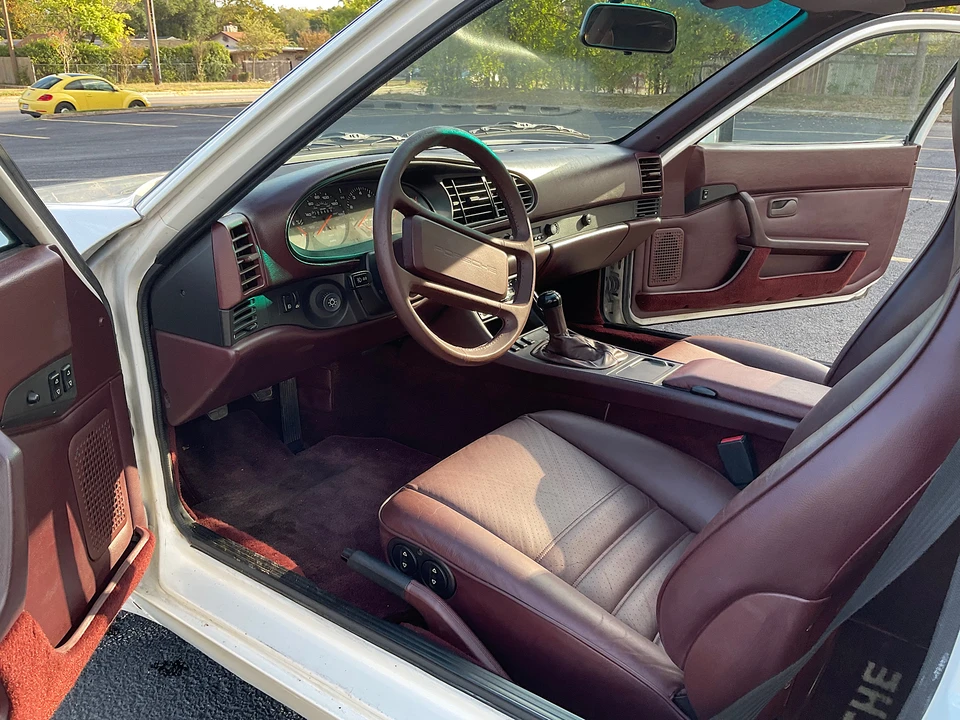 1986 Porsche 944 - Image 27 of 31