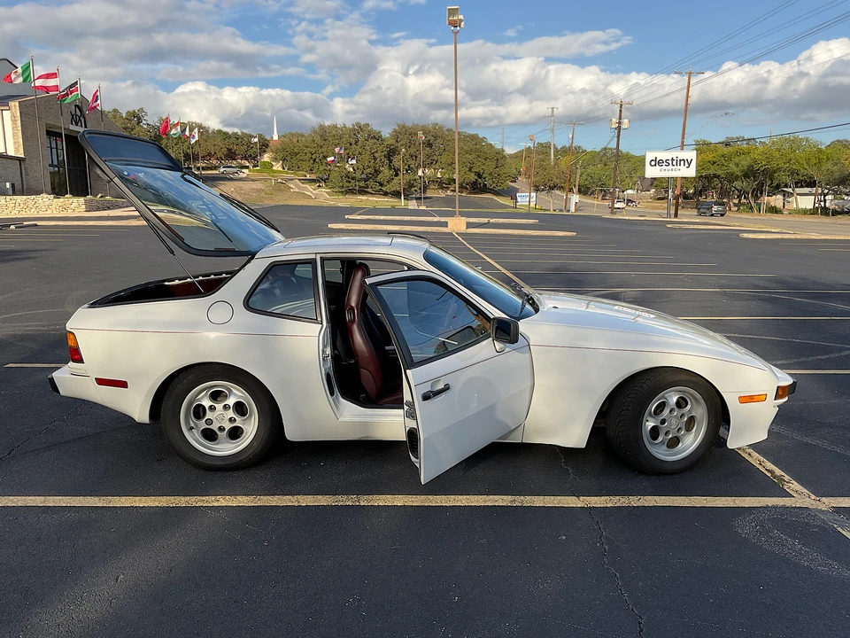 1986 Porsche 944 - Image 16 of 31