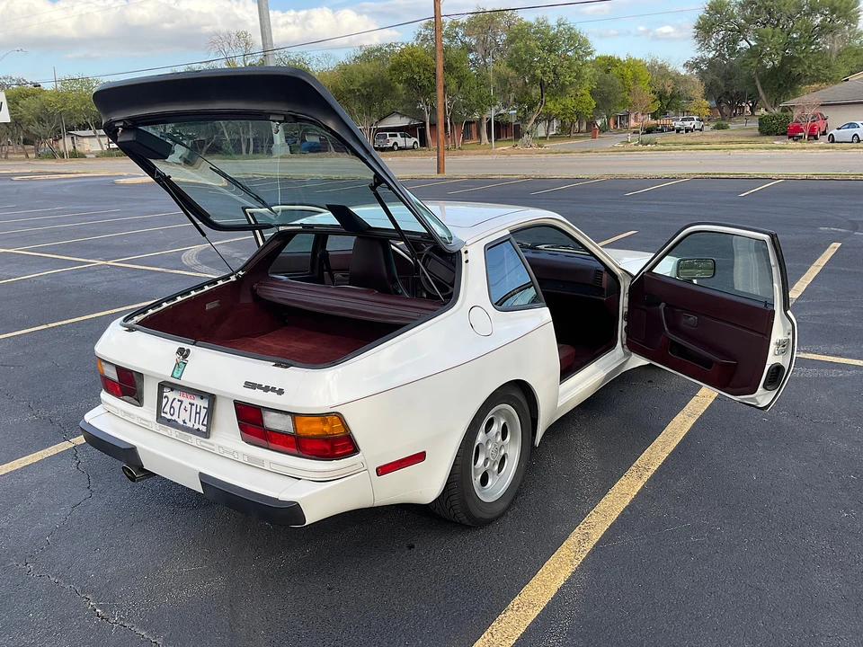 1986 Porsche 944 - Image 15 of 31