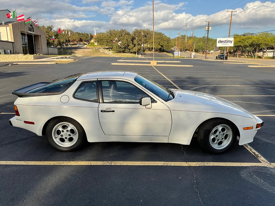 1986 Porsche 944 - Image 7 of 31