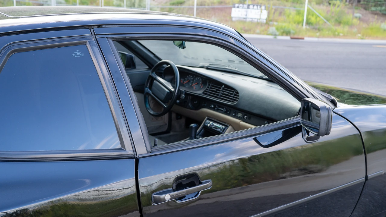 1986 Porsche 944 - Image 24 of 31