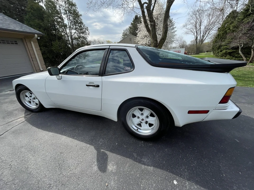1986 Porsche 944 - Image 10 of 31