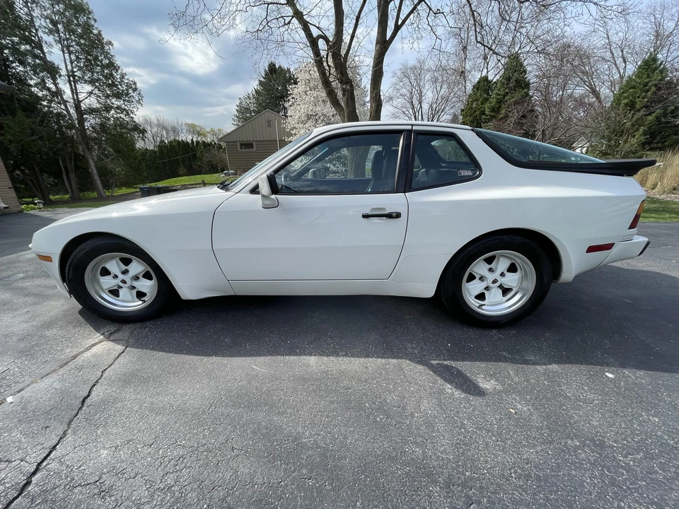 1986 Porsche 944 - Image 9 of 31