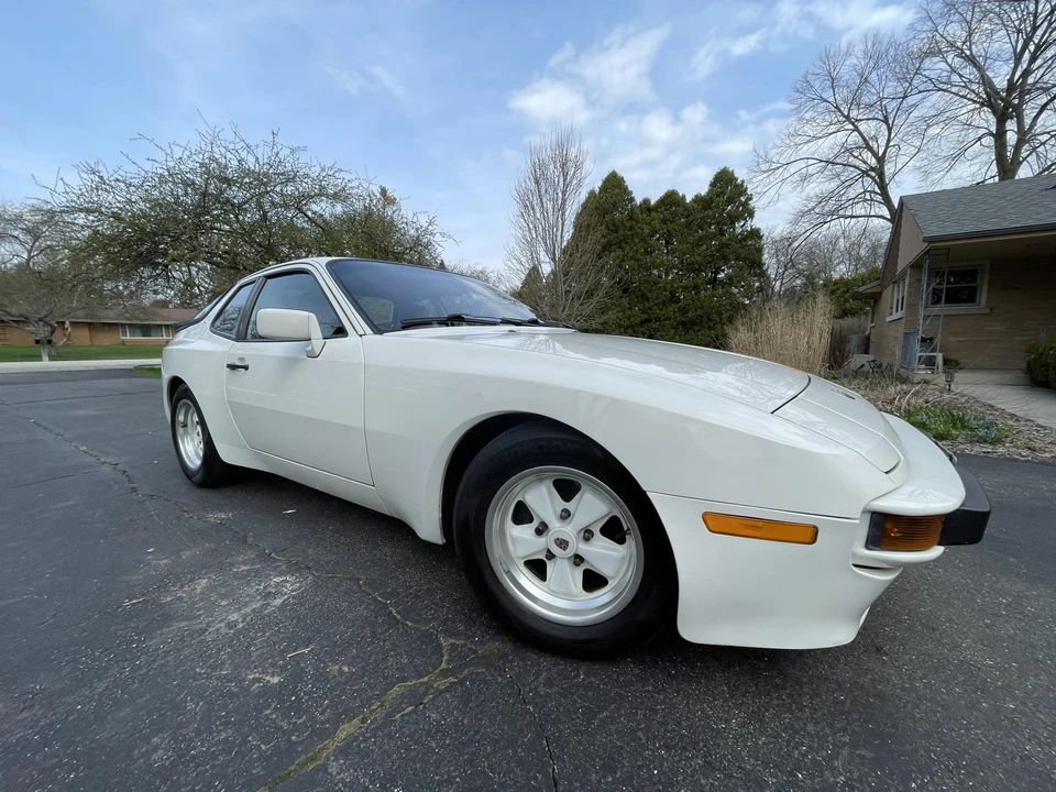 1986 Porsche 944 - Image 2 of 31