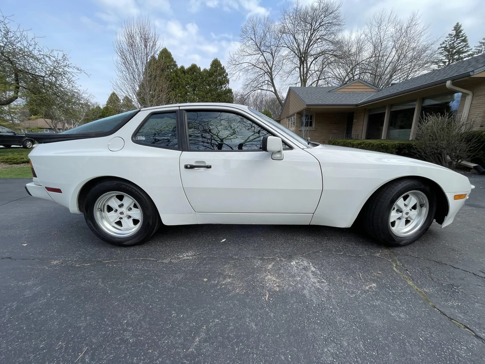 1986 Porsche 944 - Image 17 of 31