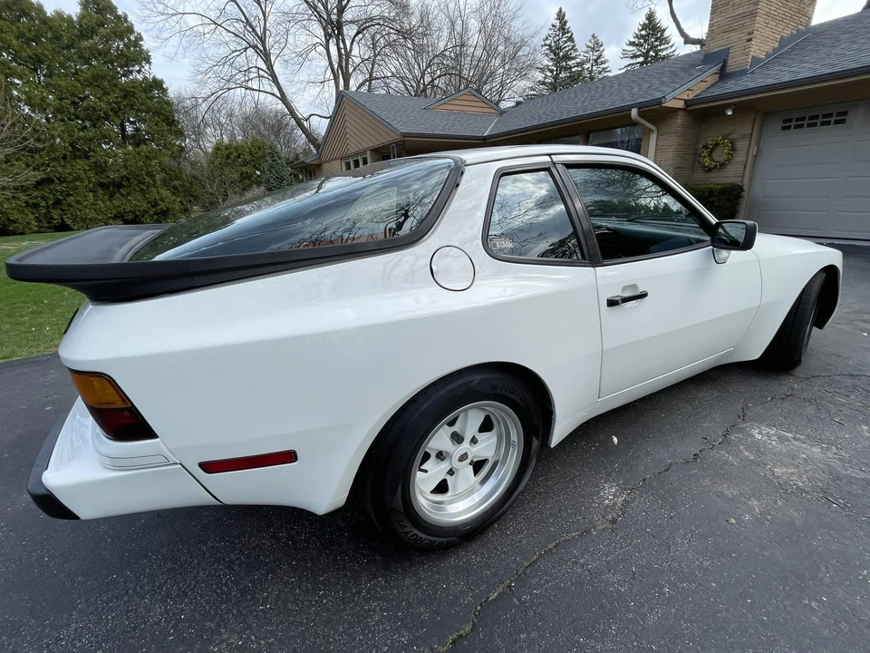 1986 Porsche 944 - Image 16 of 31